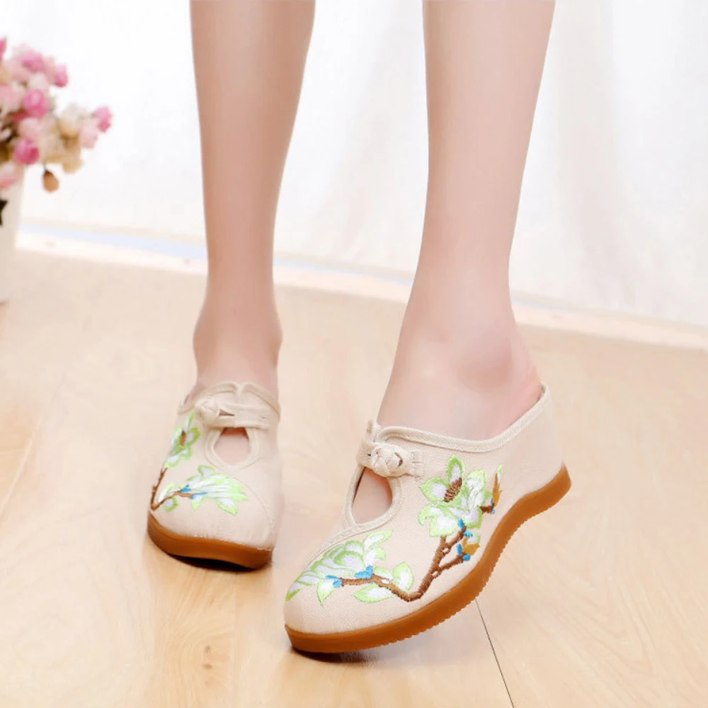 Veowalk Flower Embroidered Women Canvas Mules Wedge Slippers Slip on Close Toe Elegant Ladies Casual Summer Cotton Heeled Shoes