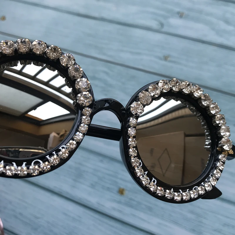 Sunglasses black frame with diamond decoration sexy cat eyes ladies blackout sunglasses fashion personality retro travel UV400