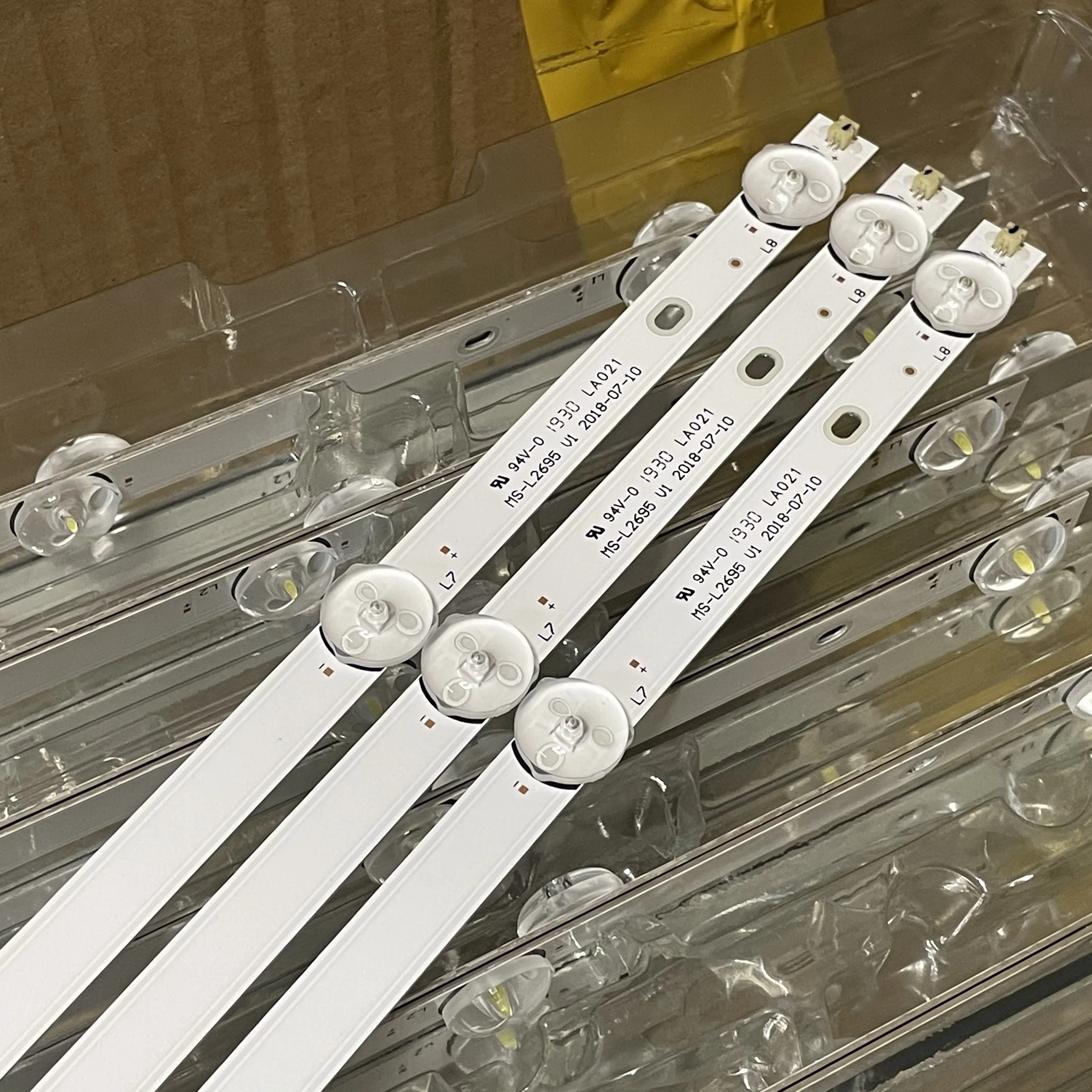 750mm LED Backlight strip bar 8 lamp for MS-L2695 V1 Rca Rtv4019sm 6V/LED