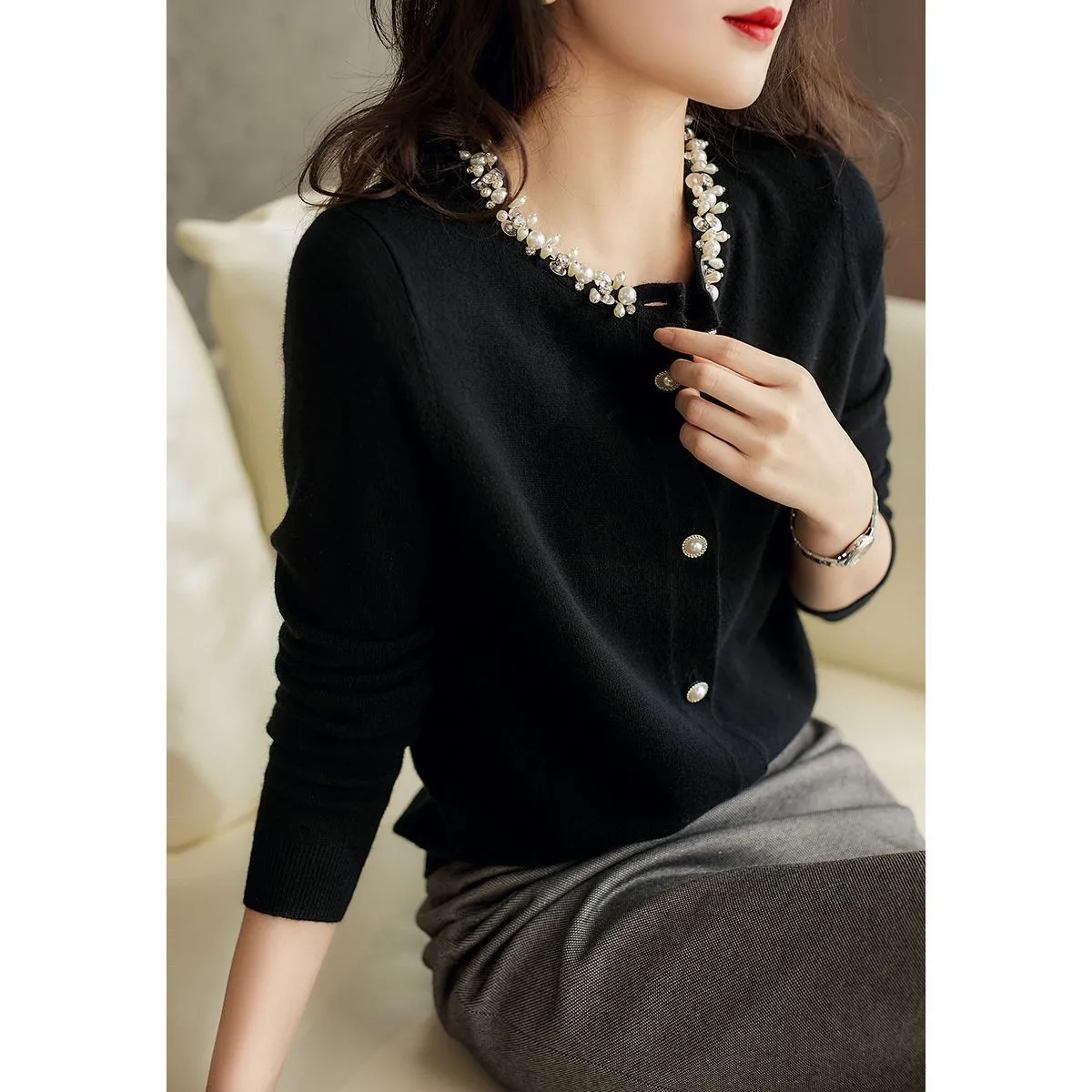 2023 Spring Temperament Light Luxury Beaded Knitted Cardigan Simple Solid Color Sweater For Women