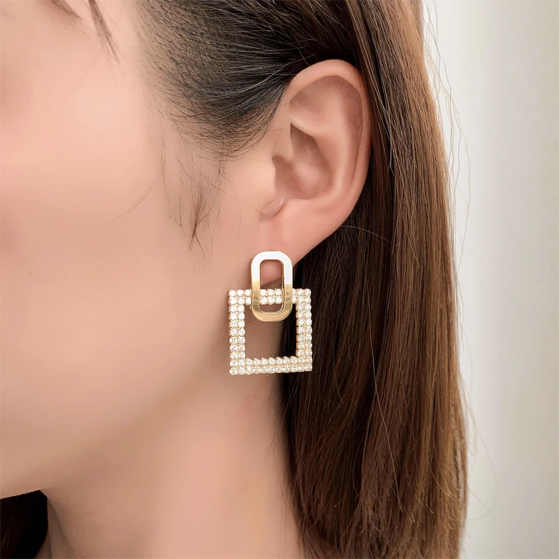 Boucles d'oreilles créoles en biscuits pour femmes, boucles d'oreilles en alliage de luxe léger, boucles d'oreilles dorées à la mode, fête mignonne, tempérament féminin, nouveau, 2023