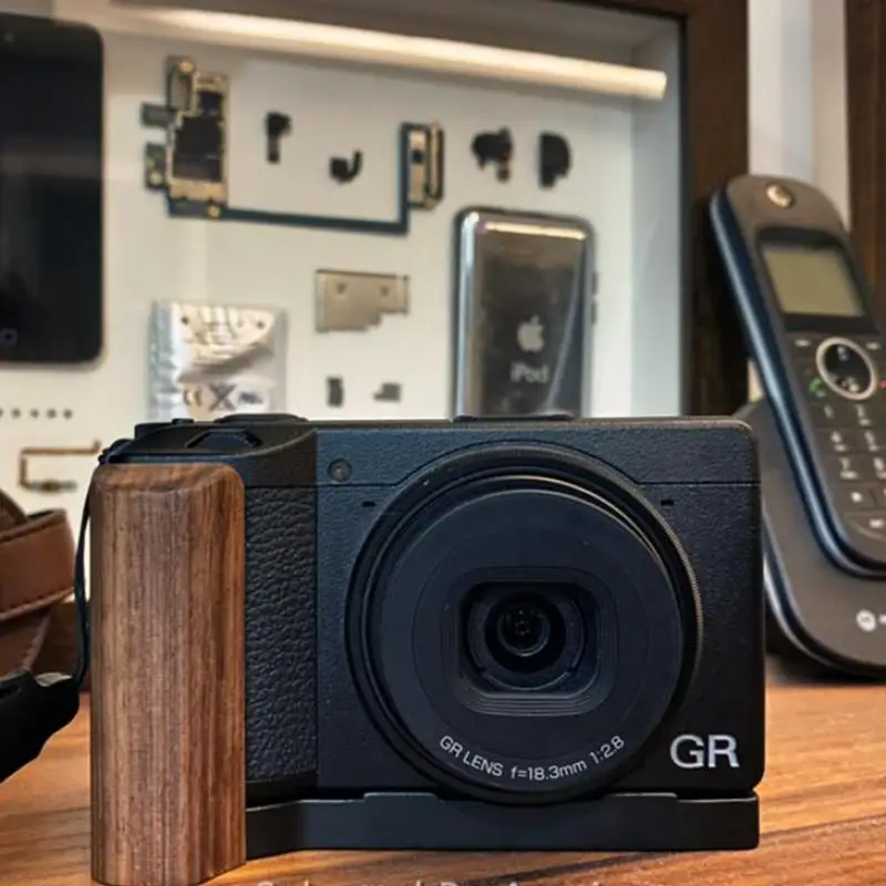 

Walnut Wooden Wood Hand Grip with Alum Base Plate Bracket For Ricoh GR3 GRIII