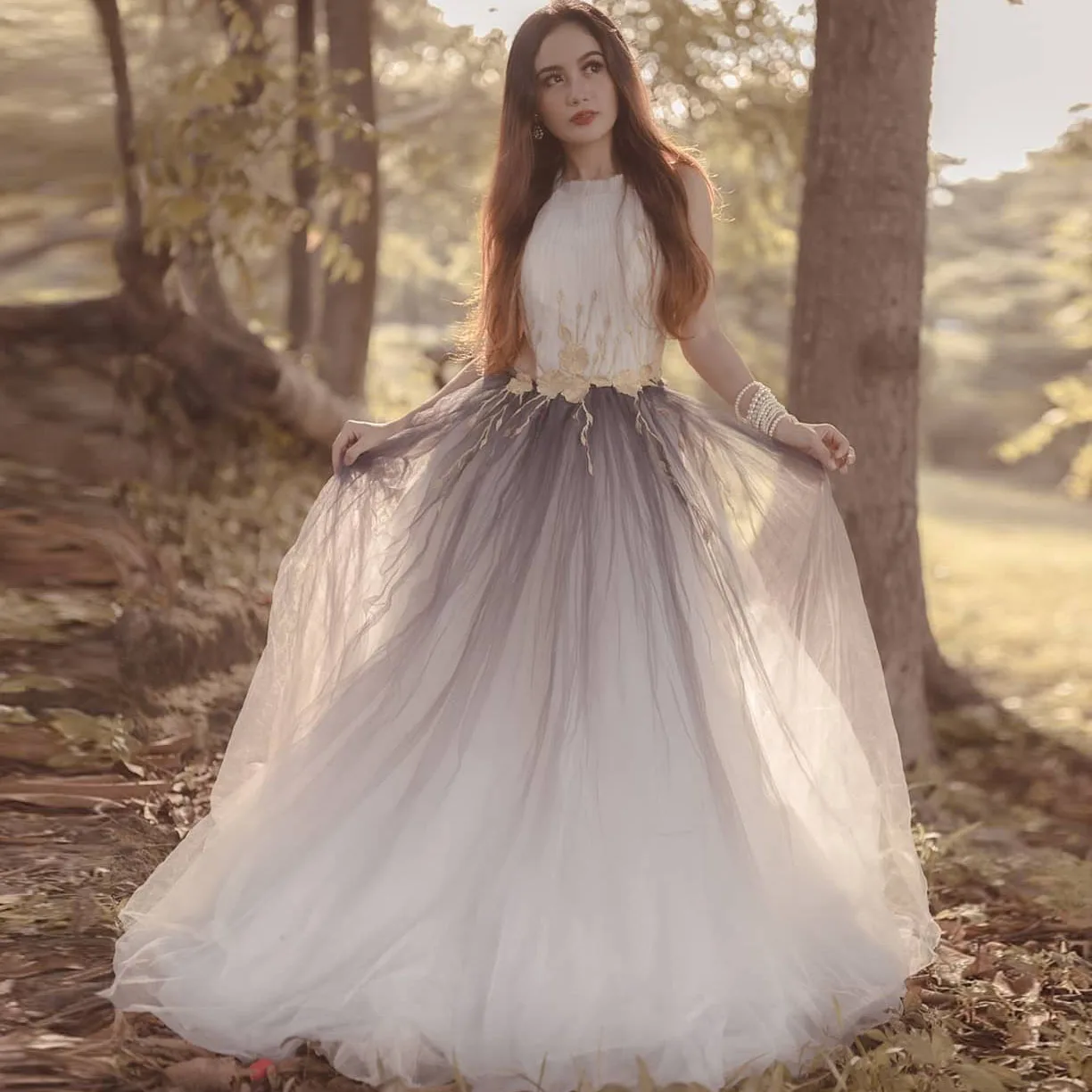 Precioso vestido de graduación con cuello Halter, Espalda descubierta, apliques en capas de tul, línea A, tren de barrido, Vintage, vestido Pegeant para Sesión de fotos, hecho a medida