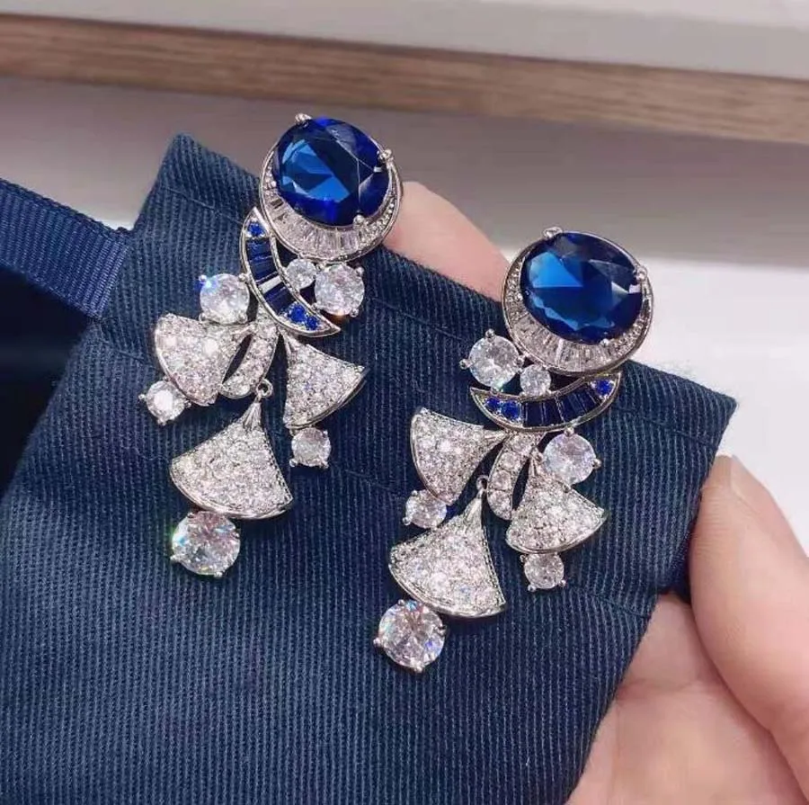 Anting-Anting Rok Berbentuk Kipas Berlian Imitasi Biru Berlebihan Gaun Panjang Elegan Wanita Perayaan Mewah Perhiasan Vintage