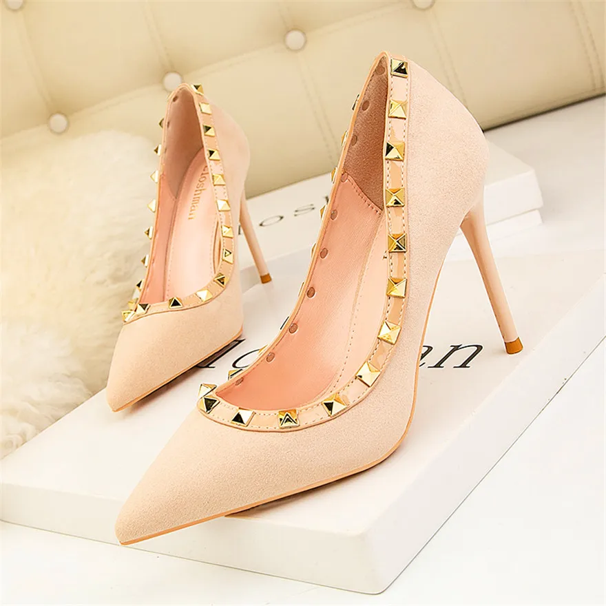 Rivet High Heels Luxury Designer Women Shoes Ladies Pumps Pointed Flock Spring 2024 Fashion Woman Wedding Dress Red Black Shoes