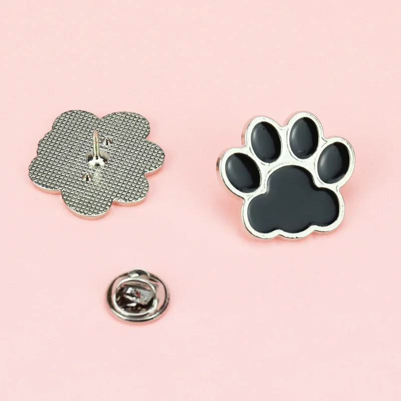 Paw Print Pins Cat Dog Footprints Love Heart Cute badge spille borsa accessori per vestiti spille smaltate per amici regali gioielli