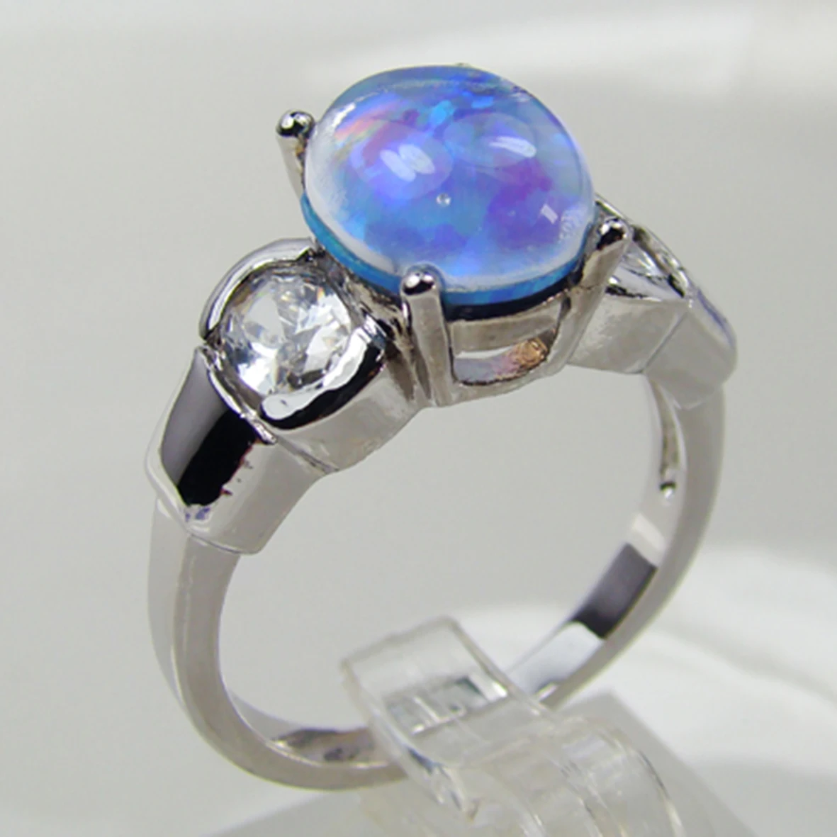 Anello Midi opale blu In argento Sterling di Lucy Loves Neko