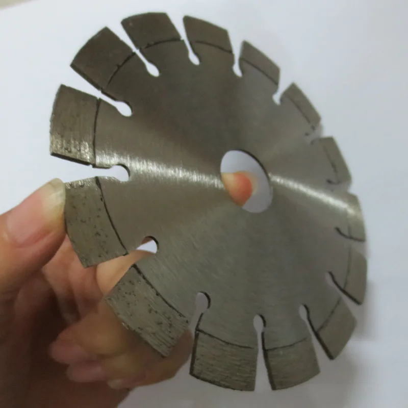 20ピース/ロット125 × 10 × 22.23ミリメートルダイヤモンドディスク、5 "カッティングディスク、壁circluar鉄筋コンクリート用の鋸刃、アスファルト、石工、砂岩