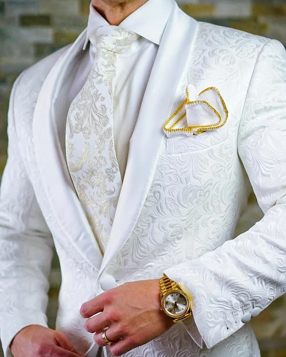 

High Quality One Button White Paisley Groom Tuxedos Shawl Lapel Groomsmen Mens Suits Blazers (Jacket+Pants+Tie)