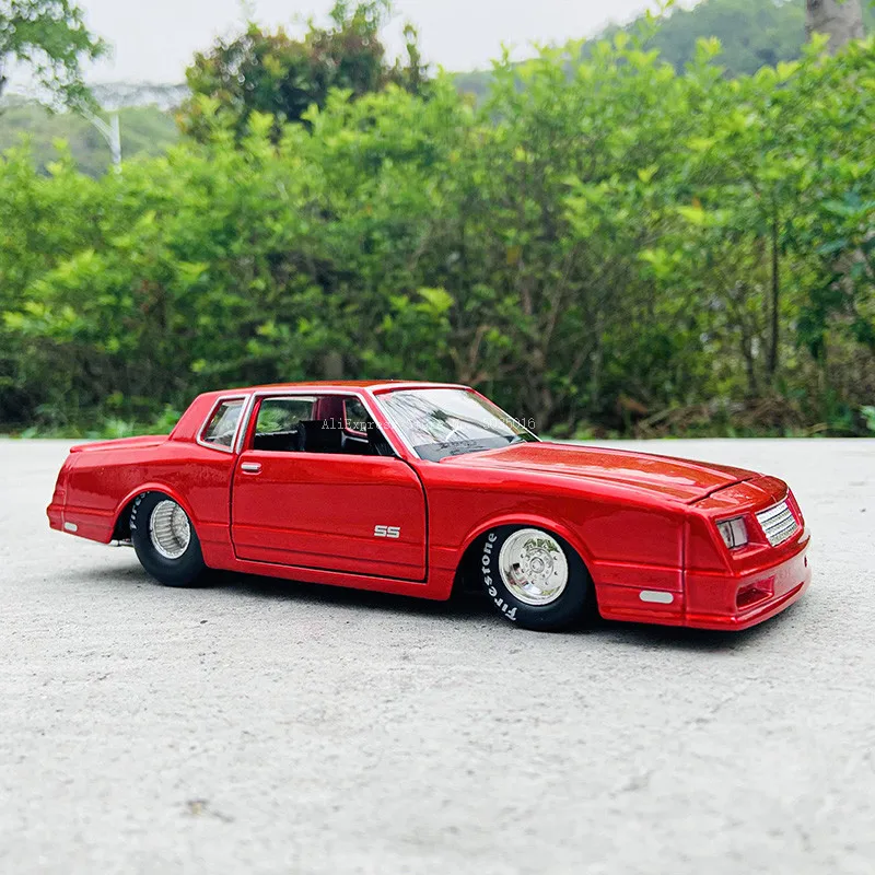 Maisto 1:24 1986 Chevrolet Monte Carlo SS simulation Die casting alloy car model crafts decoration collection toy tools gift