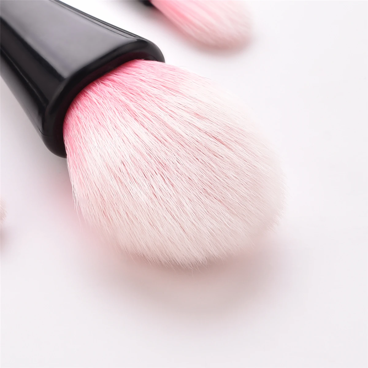 5 Pcs Makeup Brushes 6 Colors Luxury Style Soft Synthetic Hair Slim Handle Concealer Loose Powder Foundation Brush