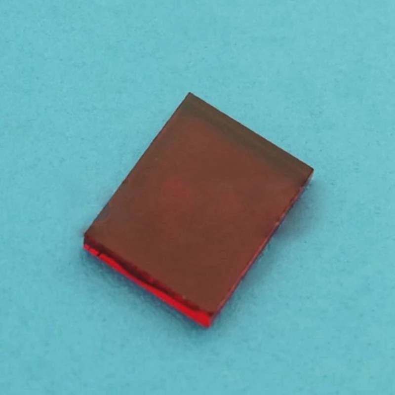 Niestandardowy filtr pasmowy 650 Nm Absorpcja kolorowego szkła Czerwony filtr światła Cal 6X6X1mm