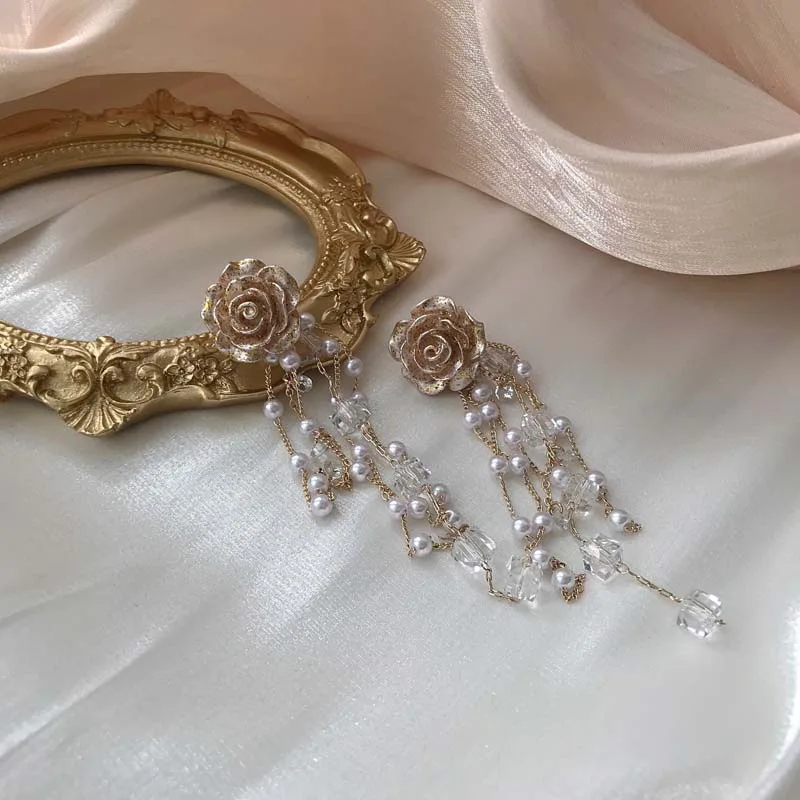 The new arrival of the palace style exaggerated flower tassel earrings fashion sense of high-level statement earrings for women