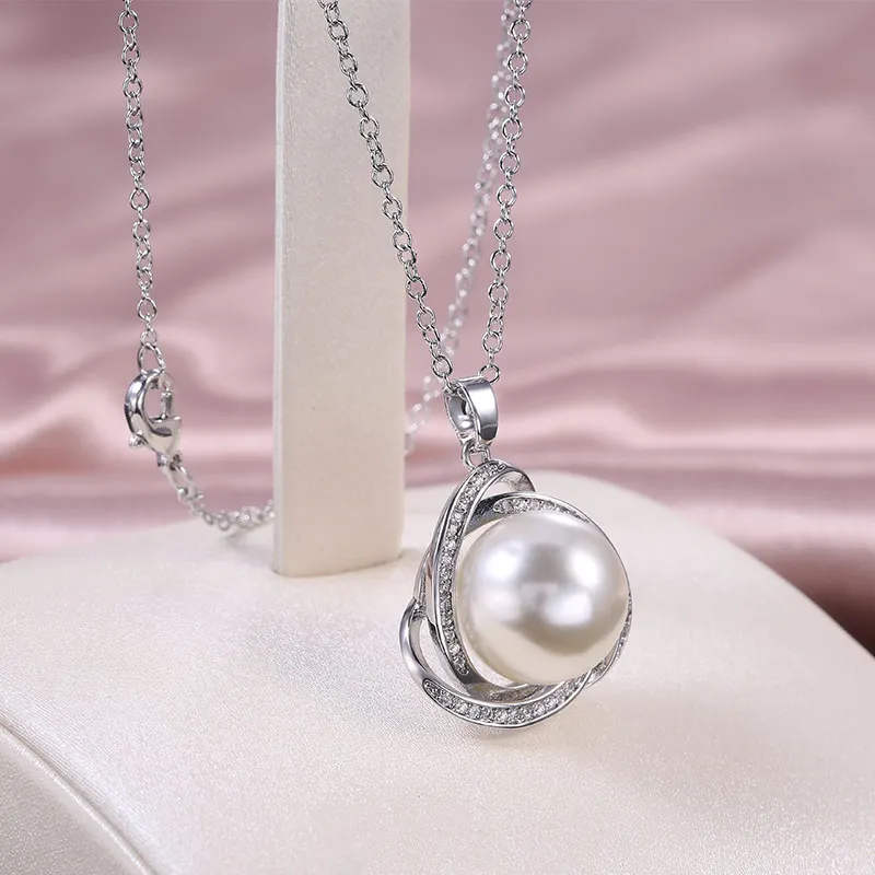 Huitan Classic Triangle Inlaid Round Imitation Pearl Pendant Women Necklace for Engagement Wedding Ceremony Fashion Necklace Hot