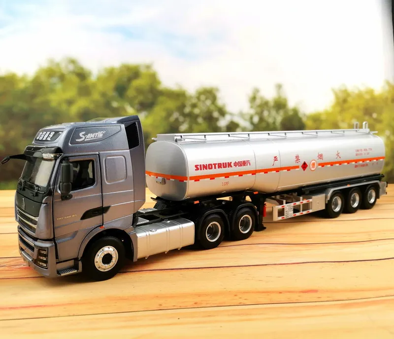 Collectible Alloy Model Gift 1:36 Scale Sinotruk HOWO T7H Container Fuel Tanker Truck Vehicles DieCast Toy Model for Decoration