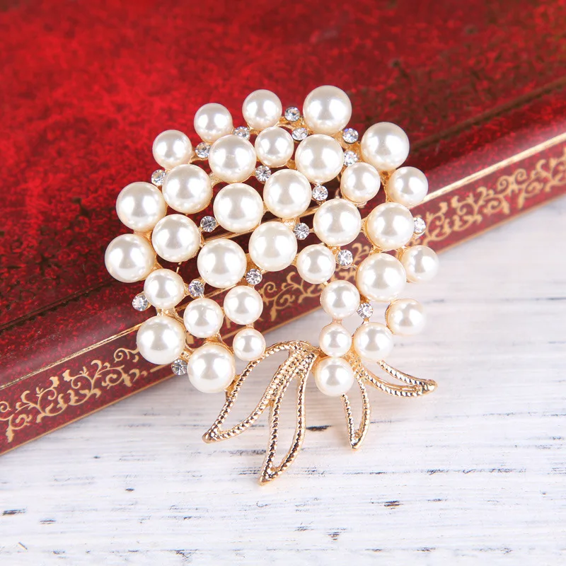 New Fashion New Pearl Rhinestone Brooch Popular Beautiful Women's Brooch