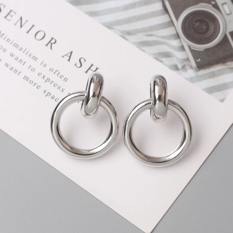 New Fashion Twisted Small Stud Earrings for Women Jewelry Hollow Geometry Round Circle Smooth Metal Exaggerated Oorbellen