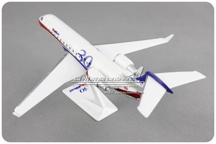 28CM American SkyWest Airlines 30Th CRJ-200 N443SW 1:100 Plastic Assembled Plane Model American Airlines Aircraft Model