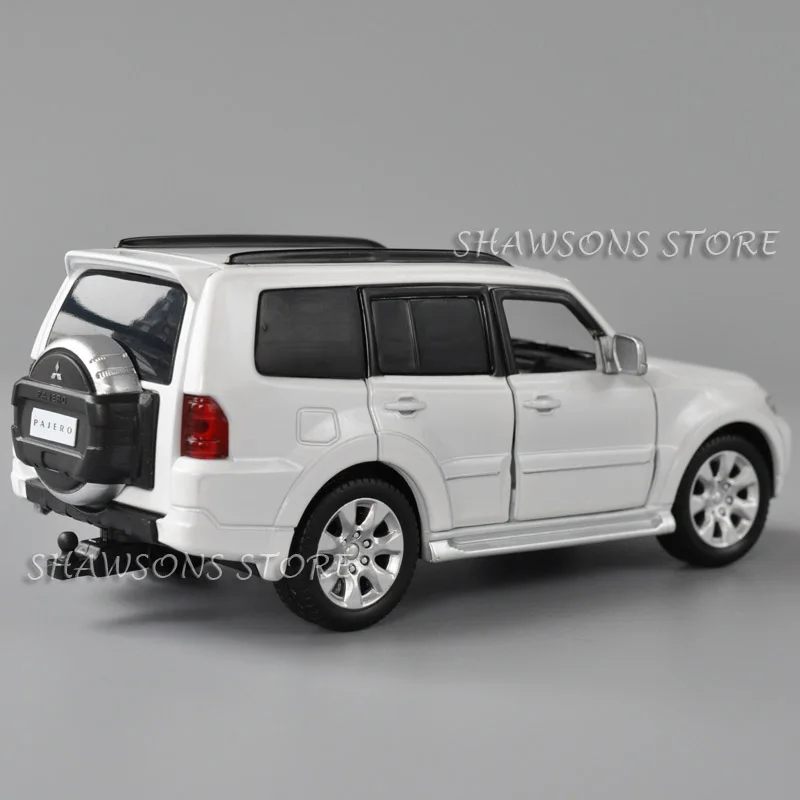 Diecast Metal 1:32 Car Model Toys Pajero SUV Free Wheeling Miniature Replica w/ Sound & Light