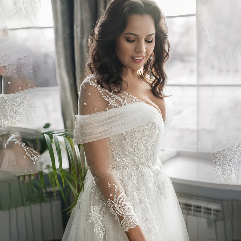 Vestidos De novia con cuello en V profundo y ilusión transparente, impresionante Vestido De boda De manga corta con cuentas y abertura lateral De talla grande