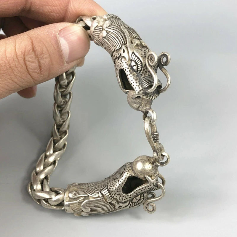 Exquisite Chinese Rare Collectible Tibetan Silver Handwork Dragon Amulet Auspicious Bracelet Statue