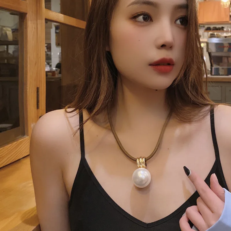 Fashion Jewelry Exaggerated Simulated Big Pearl Pendant Necklace 2021 New Trend Brown PU Necklace For Women Lady Party Gifts