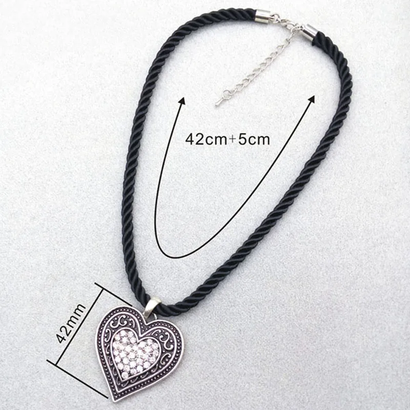 Fashion Vintage Multicolor Rhinestone Heart Shape Carved Pendant Necklace Women Charming Rope Necklace Jewelry Wholesale