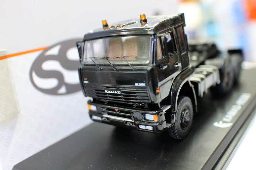 Nuovo 1/43 Bilancia KAMA3 65225 KAMAZ TRATTORE da Star Bilancia Modelli Diecast URSS camion Per Il Regalo di Raccolta