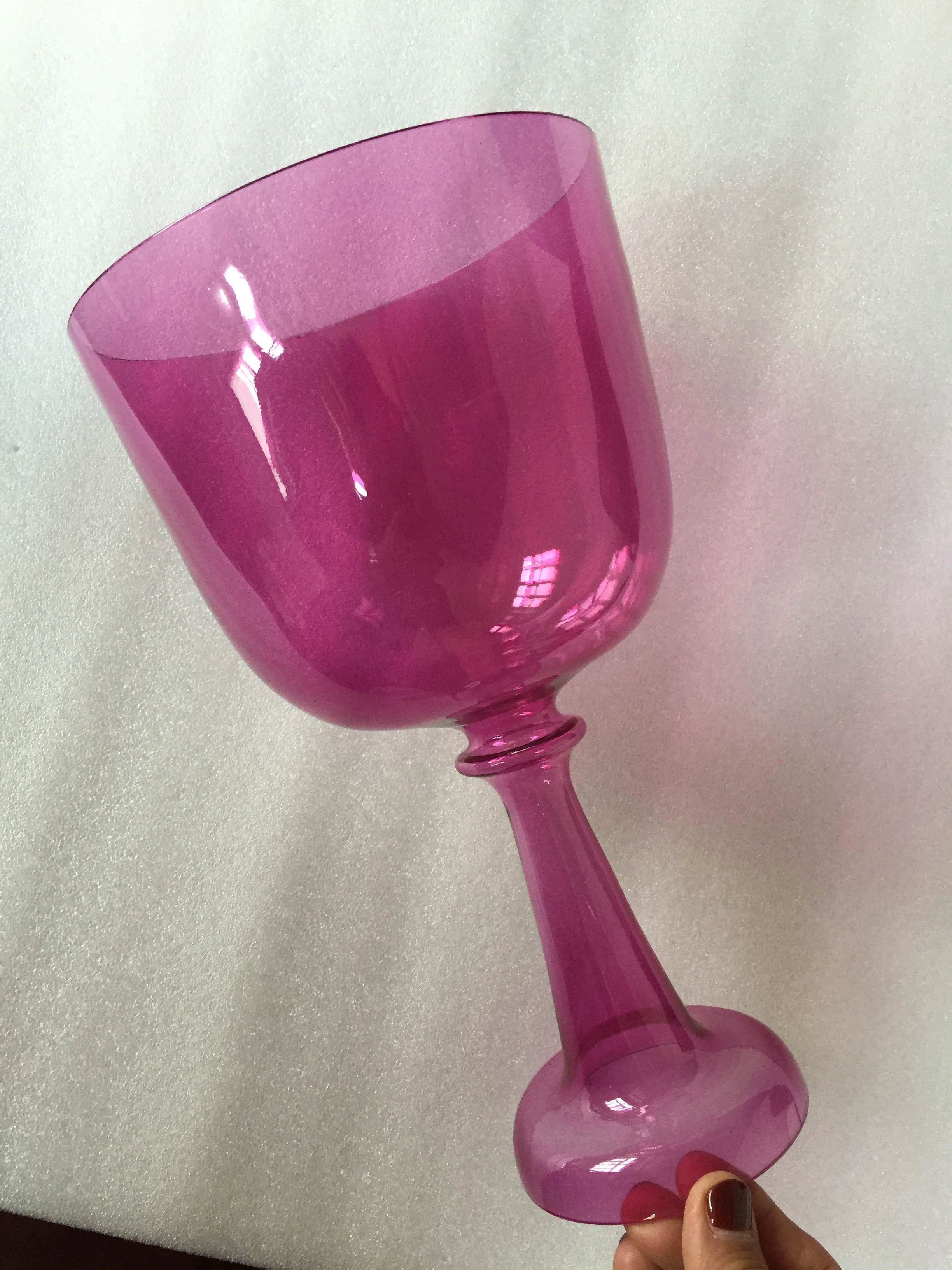 

3rd octave pink color crystal singing chalice 432Hz B note crown chakra 432Hz for sound theraphy.