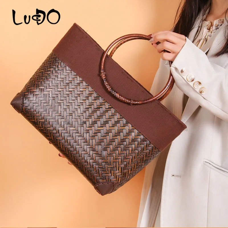 LUCDO rattan weave wooden handle retro handbag Ladies Fashion Handmade Retro bamboo handbag old straw woven bags for women Totes