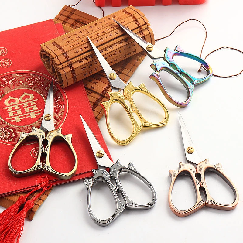 

Squirrel Design Stainless Steel Retro Sewing Scissors for Fabric Sharp Pointed Small Scissors for Needlework and Handicrafts