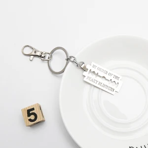 Peaky Blinders Gantungan Kunci Pisau Baja Tahan Karat Modis Gantungan Kunci Bentuk Pisau Cukur Perhiasan Aksesori Mode Mainan Perhiasan Kecil untuk Kunci Baru 12 penutup mata kelingking penjualan terbaik - №