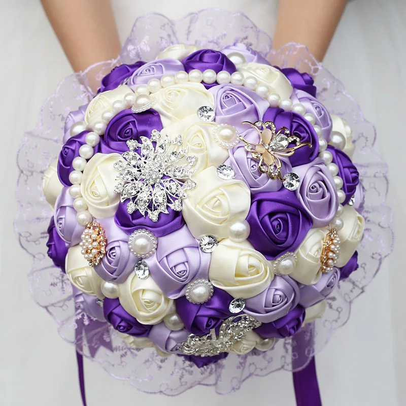 Mazzi da sposa viola in cristallo di perline di seta con diamanti che tengono fiori di rosa artificiali Stitch Bouquet da sposa viola personalizzato W280