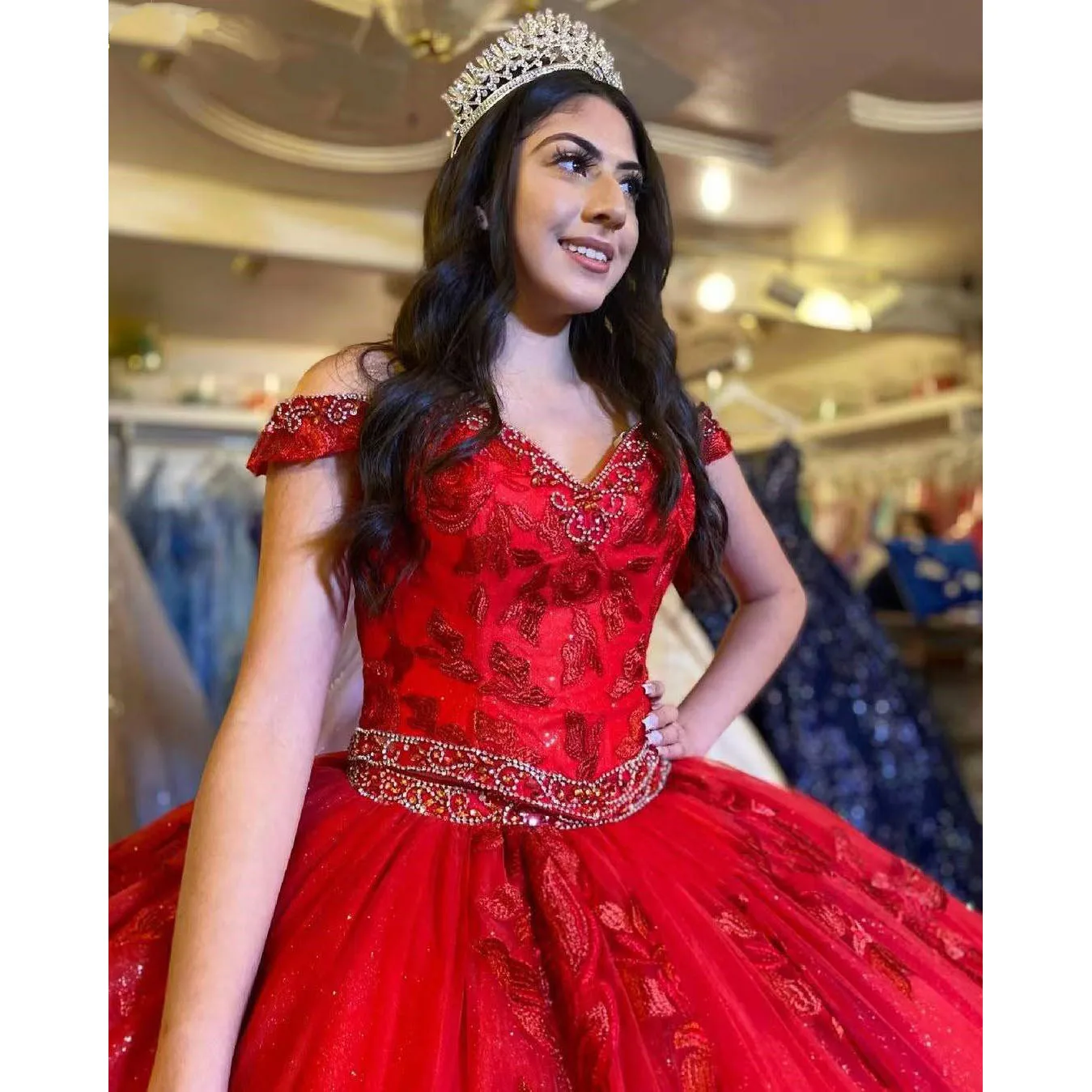 Nuovi abiti Quinceanera rossi Con paillettes Applicazioni di perline Abiti da cerimonia convenzionali di lusso Princes Customizeds Abiti da ballo Abiti da 15 anni