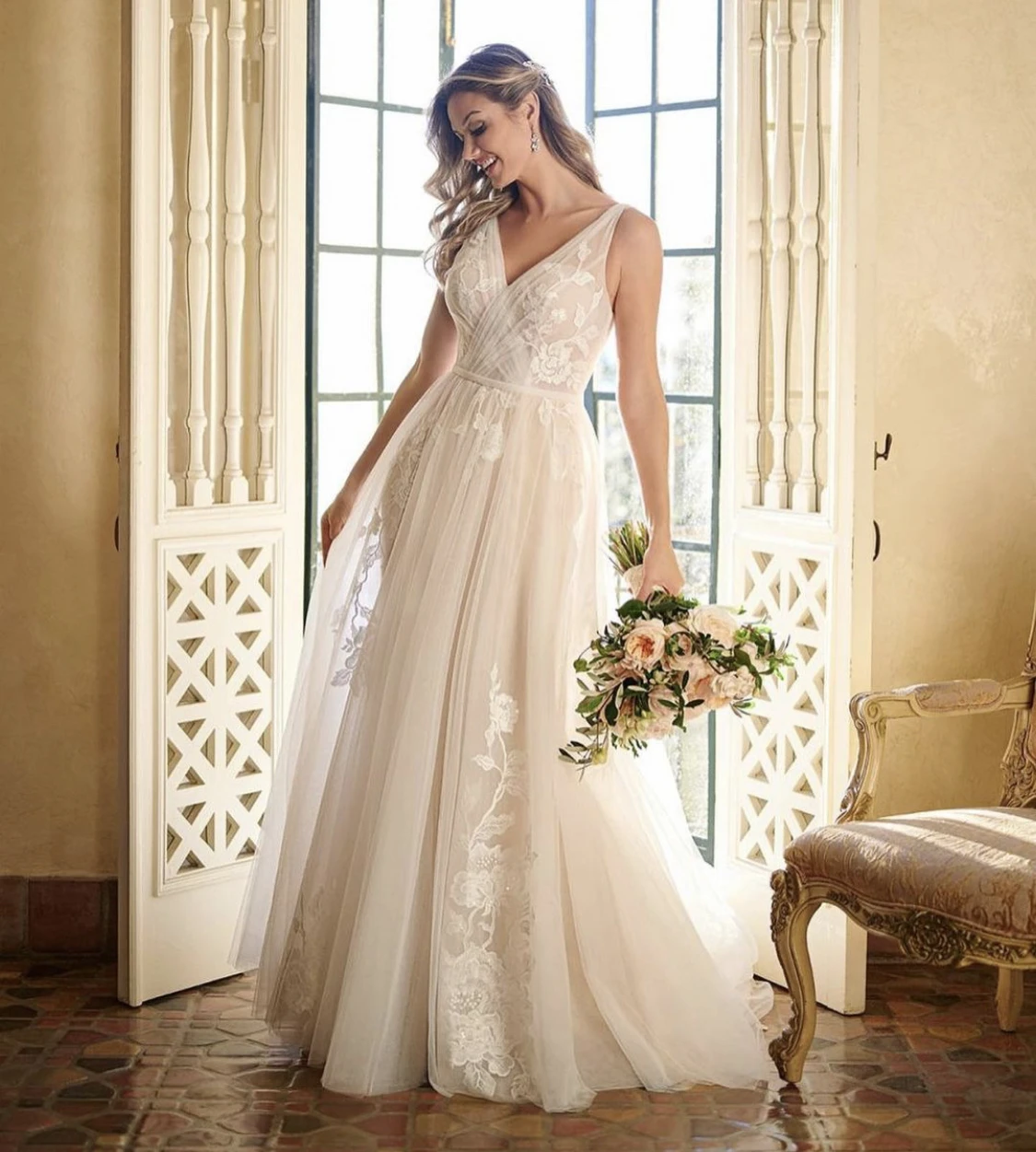 Boho vestido de casamento a linha com decote em v tanque criss-cruz rendas apliques lantejoulas sem costas tule andar comprimento varredura trem vestido de noiva novo