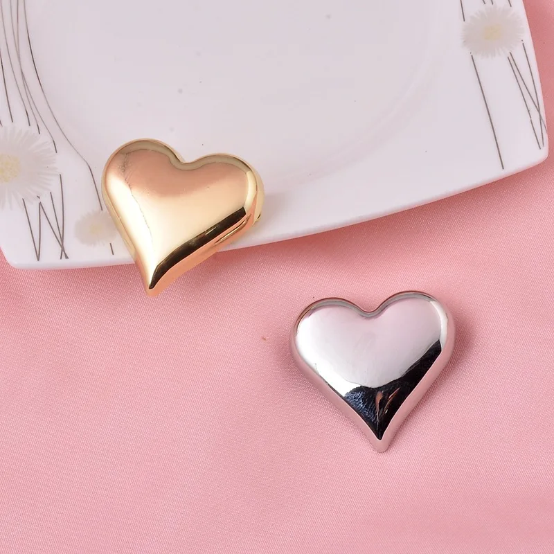 Cute Glossy Metal Heart Shape Anti-glare Brooch Gold Color Cardigan Buckle Collar Clip Pin Accessories