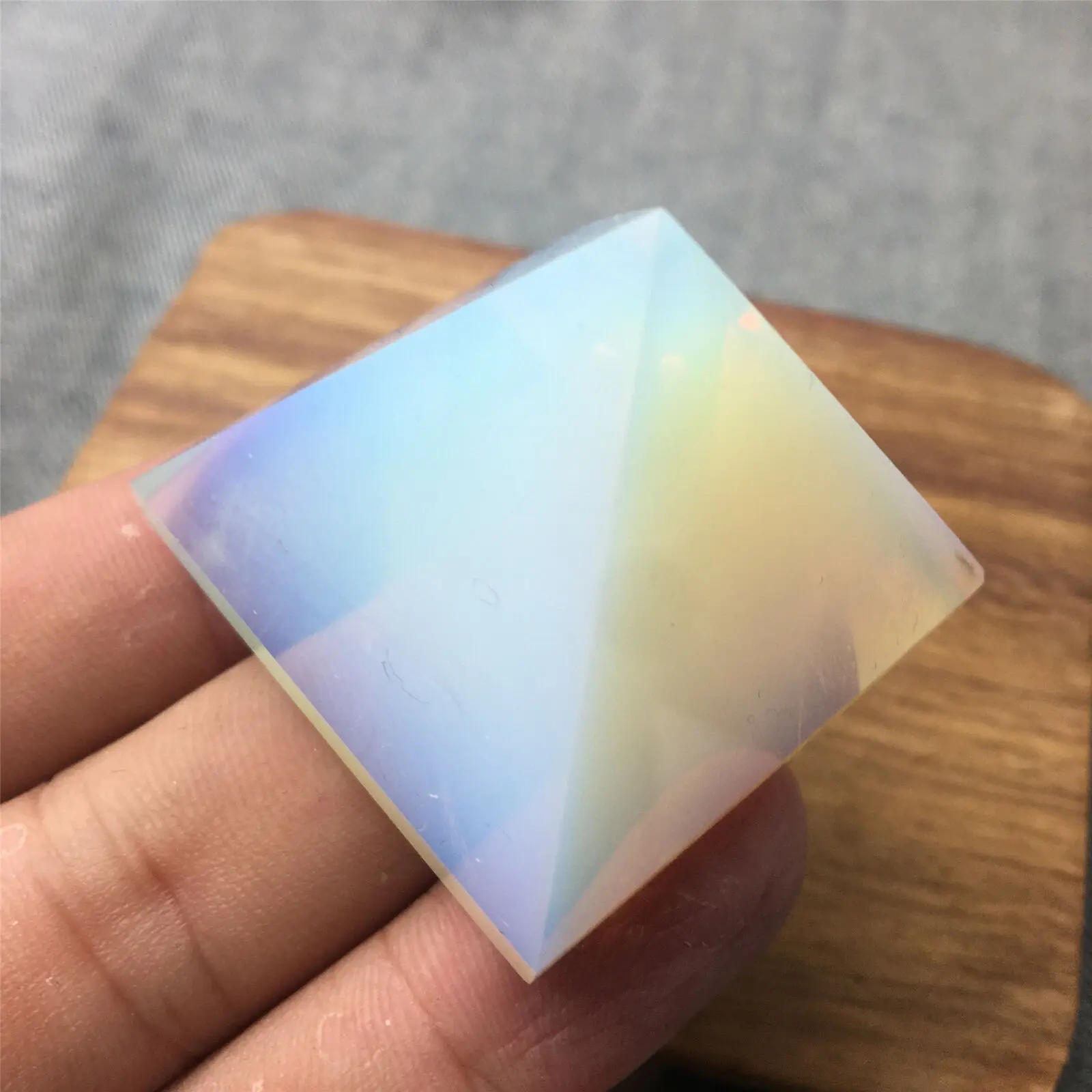 1pcs 4cm Natural White Opal Stone Pyramid Crystal Energy Point Meditation Wand Decoration