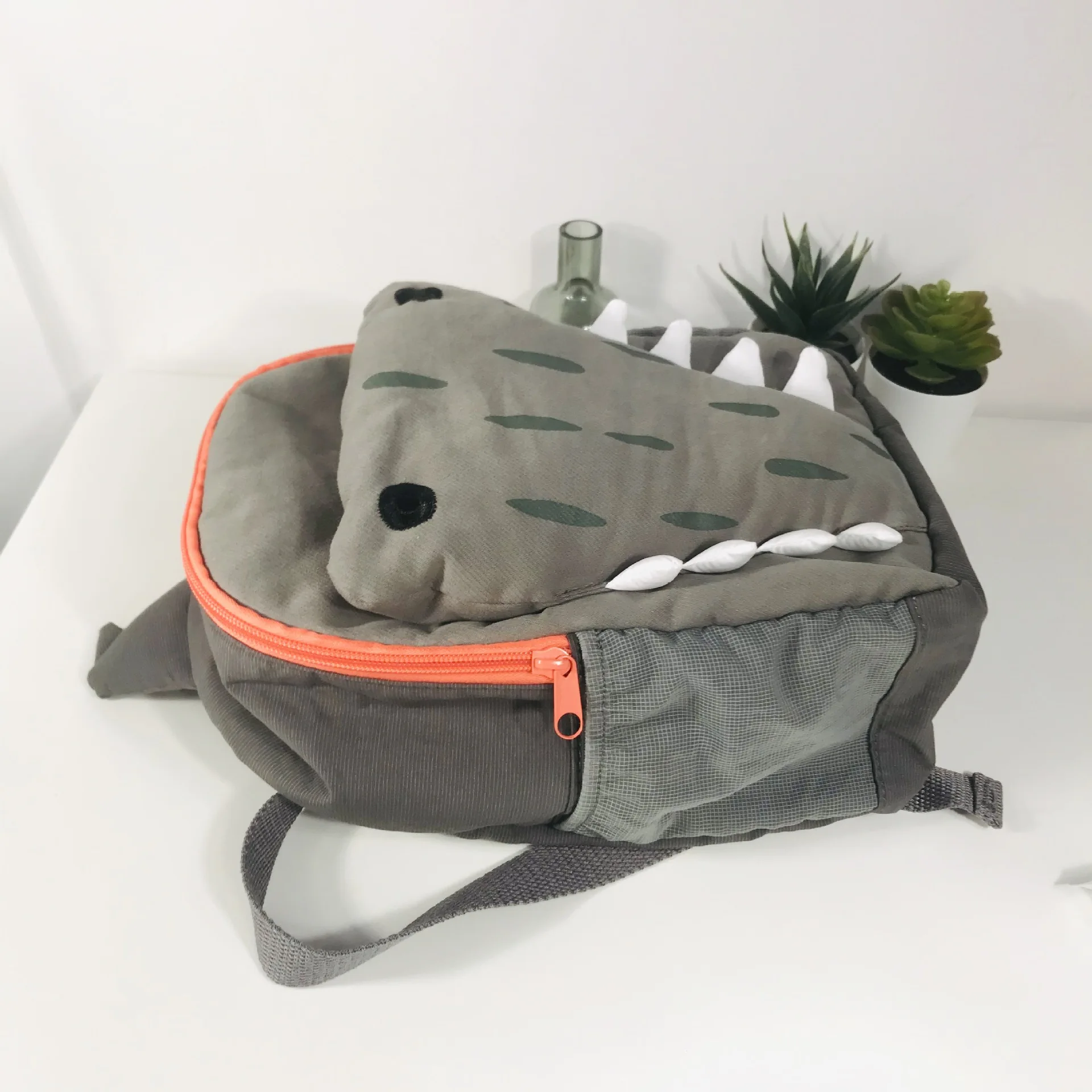 New cute and personalized three-dimensional student school bag green crocodile backpack