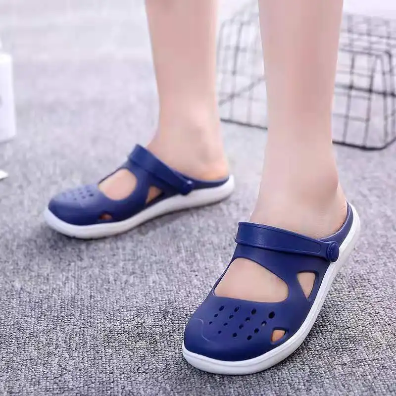 Sepatu Olahraga Wanita Sandal Taman Wanita Sandal Pantai Berongga Modis Musim Panas 2021 Flip Flop EVA Jelly Clogs