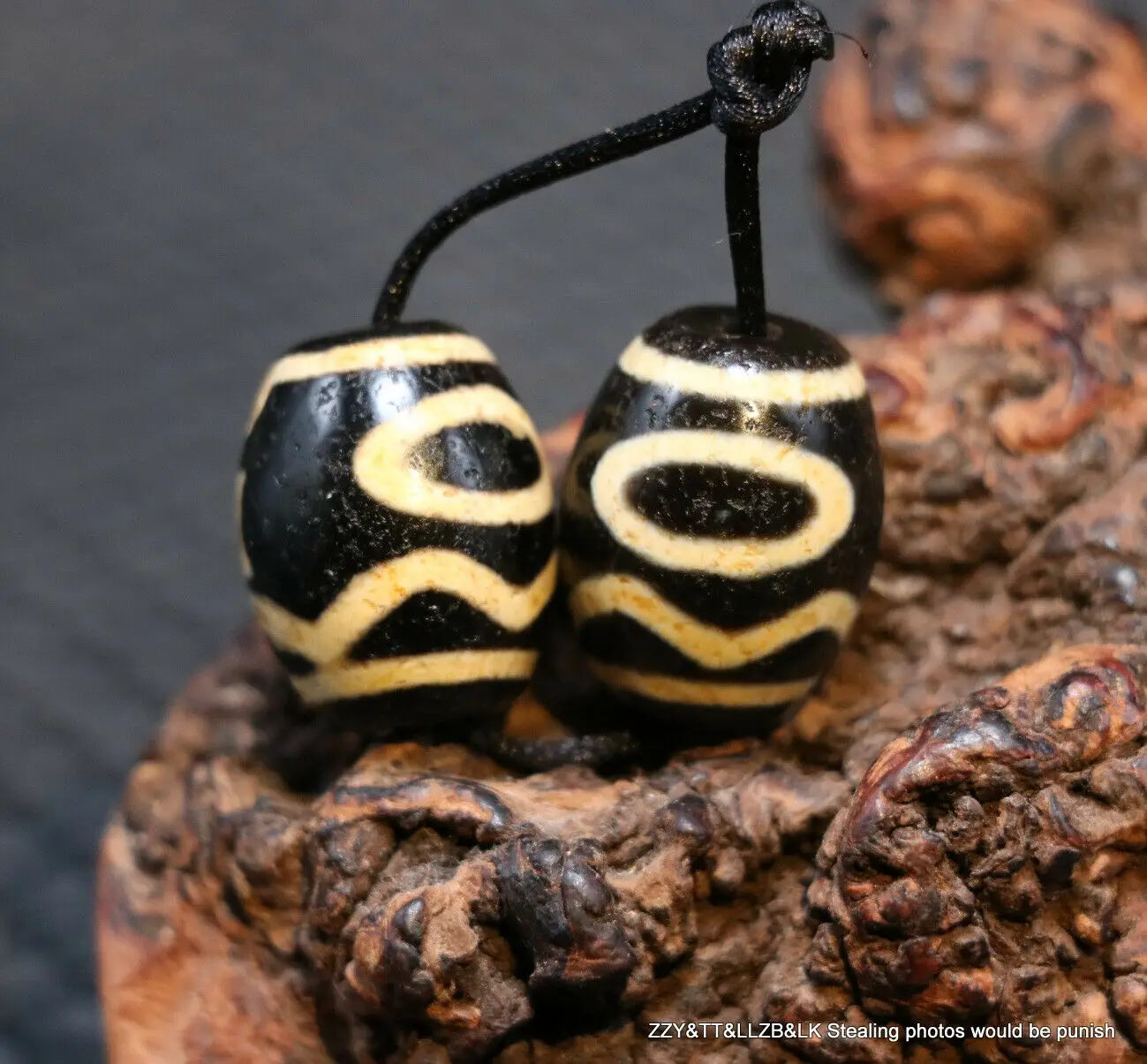 

Collectible LKbrother Sauces A Pair of Energy Tibetan old Agate Xizenghuaizhu Daluo dZi Bead Totem Amulet 3A 5AC15A02