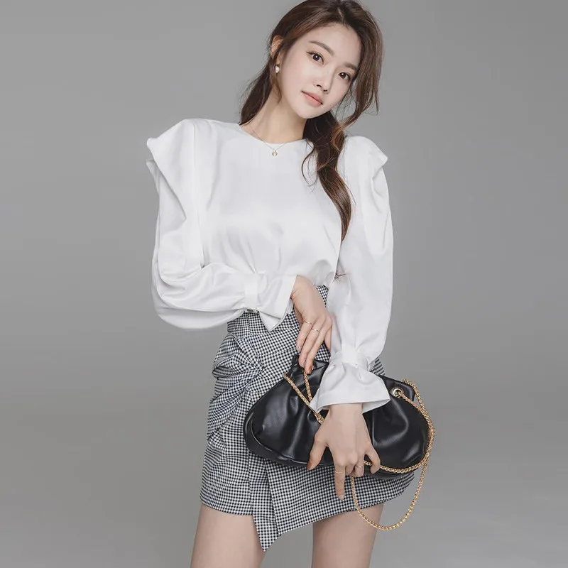 

Runway Spring Women's White Simple O-Neck Puff Sleeve Blouse Top + High-waisted Fold Kinks Plaid Hakama Two Piece Set