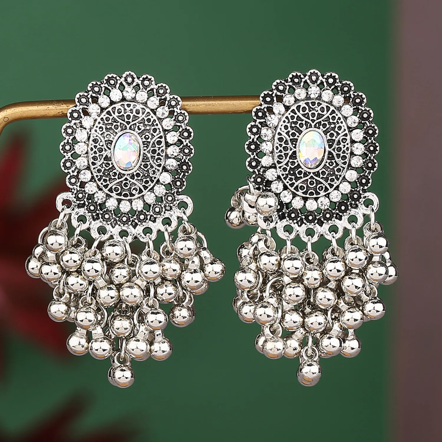 Kolczyki-Boucles d'Oreilles Ethniques Blanches avec Strass pour Femme, Bijoux Indiens, Accessoires de Mariage, Fleur Rétro, Jhumka