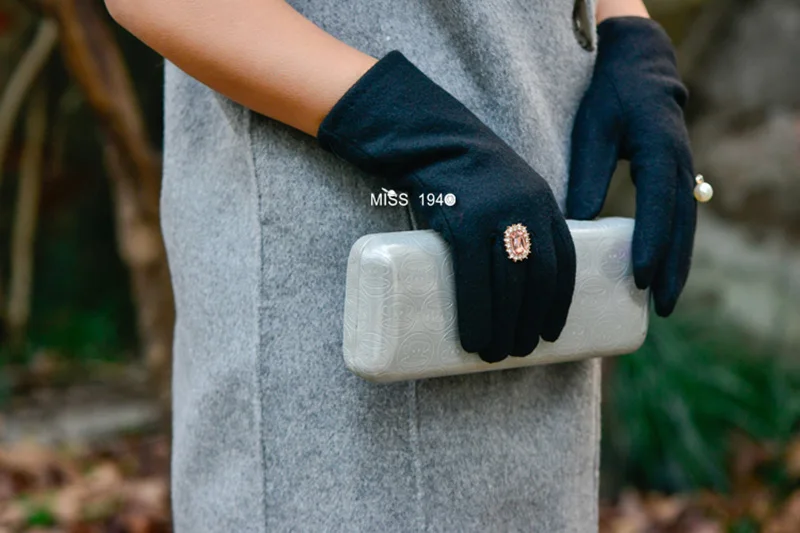 Winter Pearl Gem Wool Knit Warm Touch Screen Mittens Female Double Layer Plus Plush Thick Cashmere Driving Soft Black Glove H24