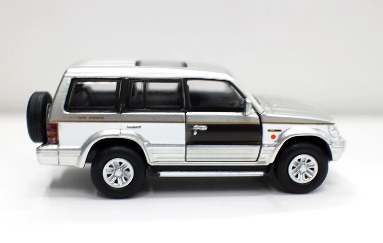 NEW 1/64 Scale  Pajero Super Exceed Diecast Car Model By BM CREATIONS JUNIOR For Collection Gift  White