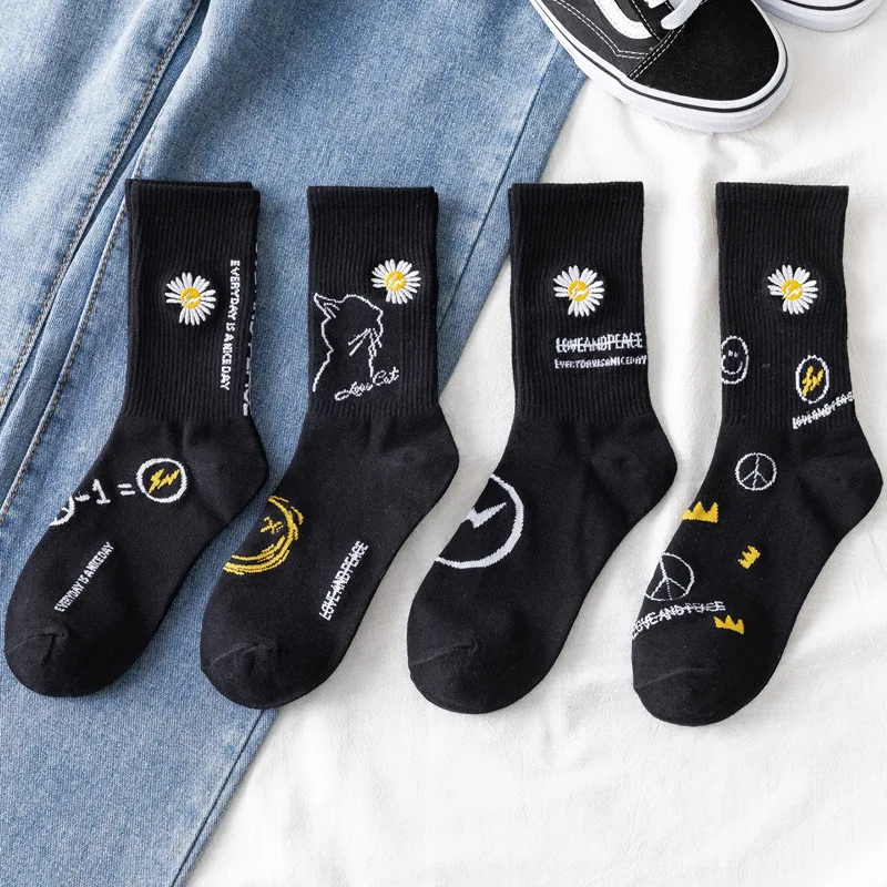 Spring And Summer Ladies Korean Interesting Socks Black Socks Cool Harajuku GD Hip-hop Cotton Skateboard  Male New Trend Daisy