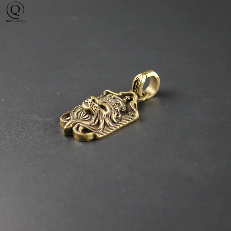 Vintage Brass King of The Steppe Lion Keychain Pendant Jewelry Copper Punk Key Holder Hanging Ornaments Car Keyrings Decorations