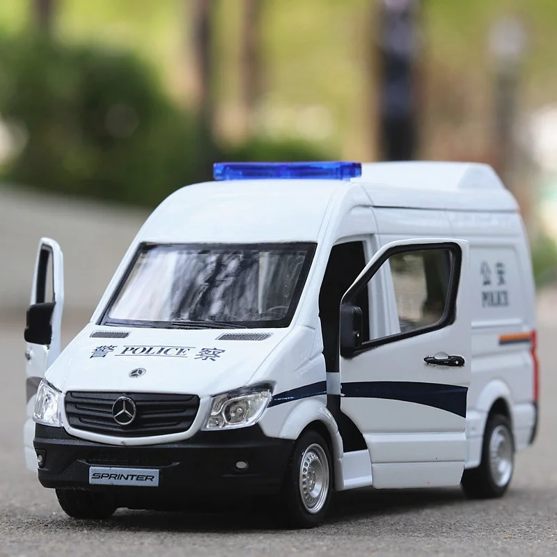 1/32 Scale Ambulance,Police Cars Diecast Alloy Model Pull Back Collection Toy Gift for Children