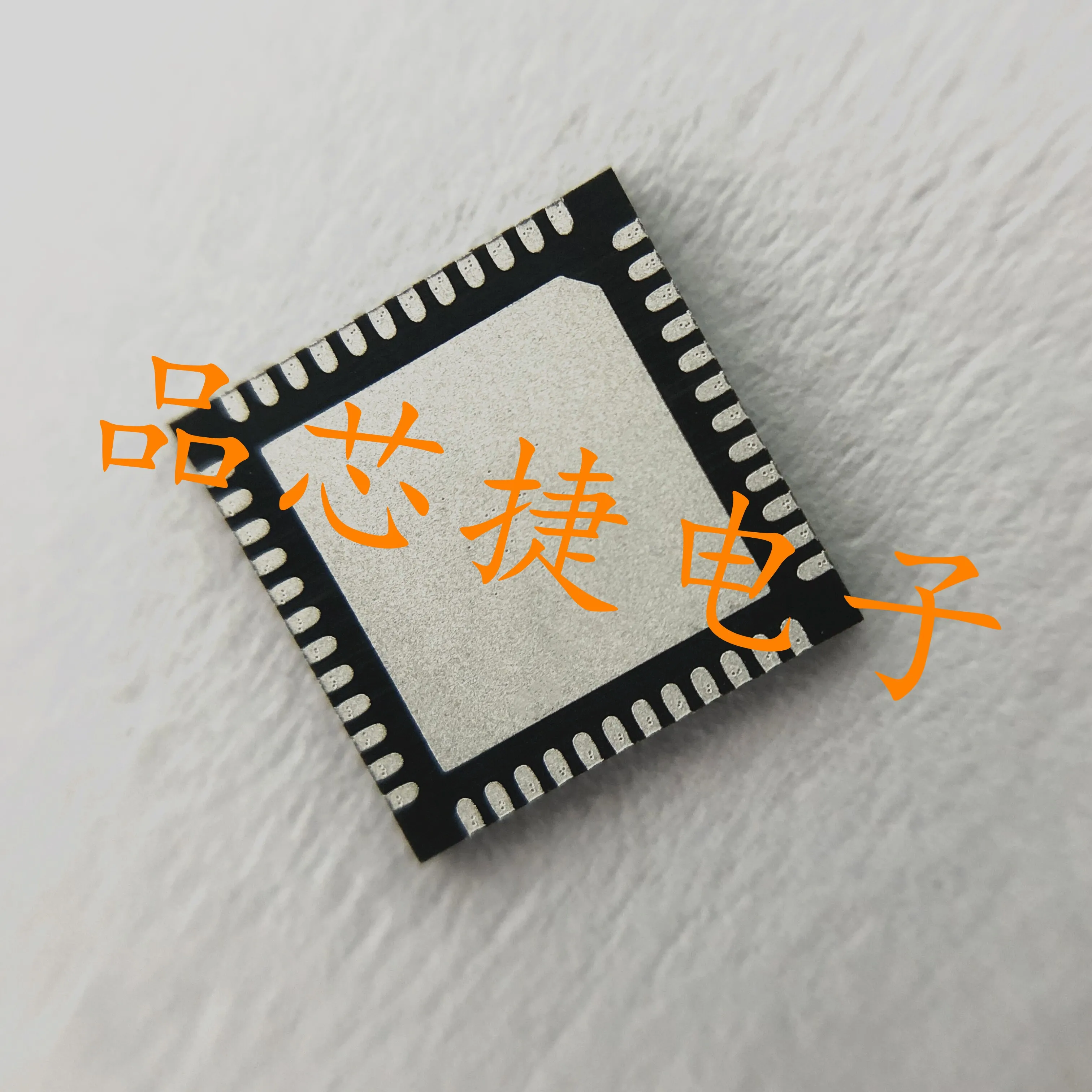 1pcs/Lot XU208-128-QF48-C10 Marking U30870C10 UQFN-48 32-bit Multicore Microcontrollers