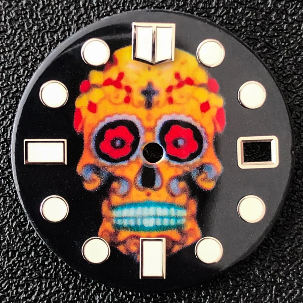 Esfera de reloj esmaltada de 28,5mm, esfera sin logotipo modificada, accesorios de reloj luminosos verdes, adecuada para movimiento NH35, SKX007