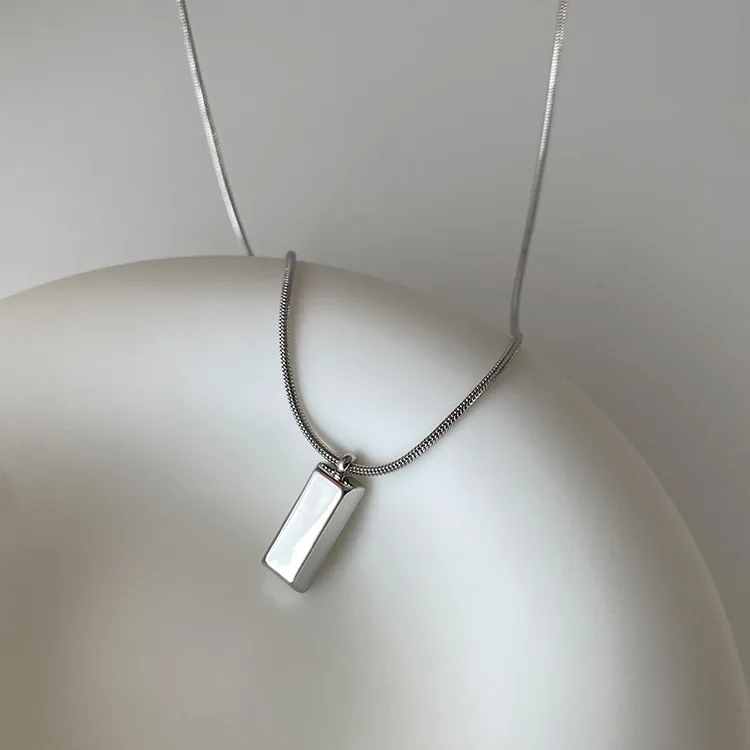 Minimalist Cold Wind Metal Square Pendant Necklace Female Korean Simple Personality Versatile Temperament Neck Chain